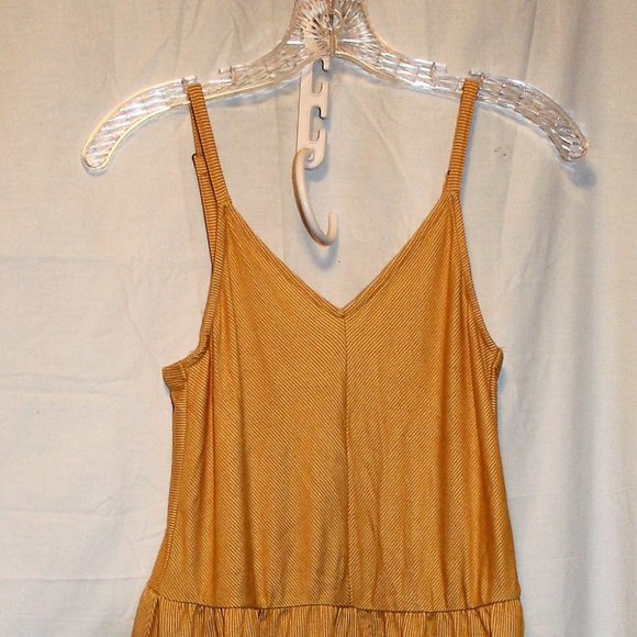 Universal Threads Dress - Picture 3 of 4